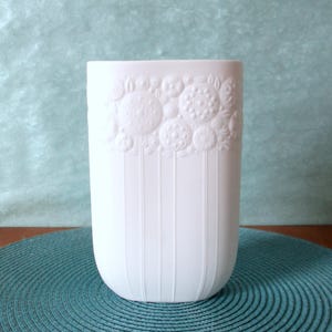 Vase Rosenthal Studio Line Björn Wiinblad flower relief bisque porcelain Op Art 70s delicate relief decoration white porcelain vase True Vintage