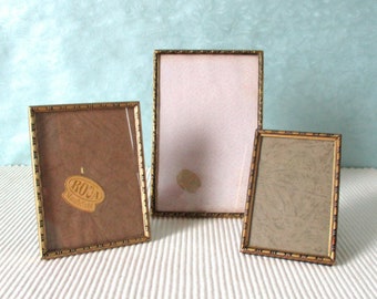 3 kleine Bilderrahmen ROJA Bronze Reliefdekor Shabby 30er Jahre 40er Jahre Glasscheibe Vintage Aufsteller Hochformat Rahmen Metallrahmen