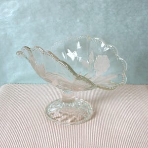 Large decorative bowl with foot pressed glass clear glass rose decoration 30s Art Deco Shabby Chic Brocante True Vintage footed bowl fruit bowl
