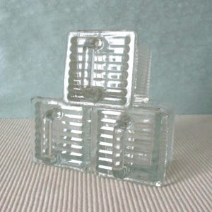 3 små glasburkar med handtag, Gerrix 1950-tals pressat glas, lite olika färger, förvaringsburkar, dekorativa behållare, kryddbubblor