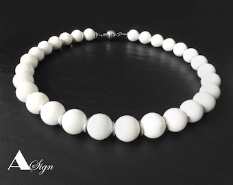 A Sign *White Coral* Sea Coral Beaded Women's Necklace/Chain White/Silver Stainless Steel Magnetic Clasp