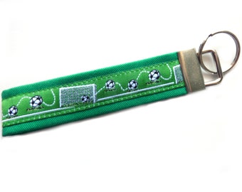 Schlüsselanhänger Schlüsselband Geschenkidee Mitbringsel Wollfilz Fußball Tor