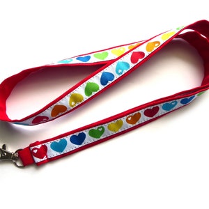 langes Schlüsselband bunte Herzen rot dunkelblau Baumwollstoff Webband  für Schlüssel oder Ausweis-Karte als Geschenk Muttertag Valentistag
