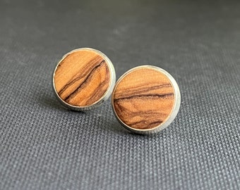 Ohrringe aus Holz und 925 er Silber, elegante Stecker aus Olivenholz