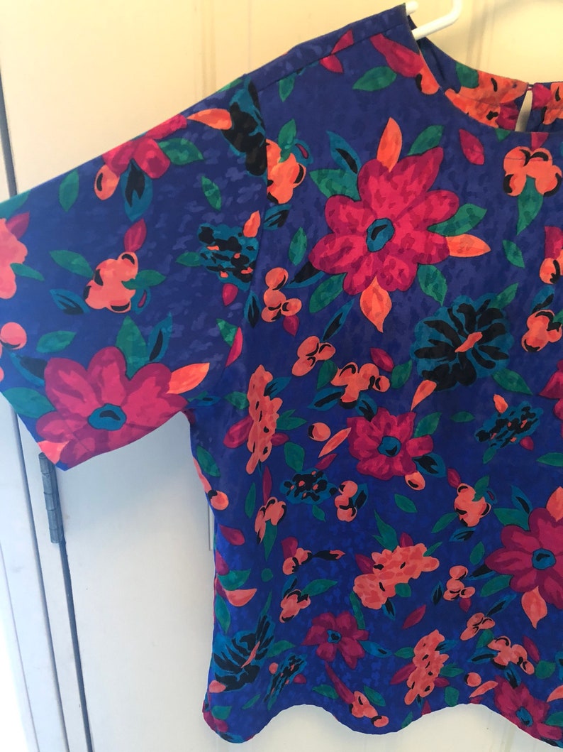 Vintage womans blouse size medium