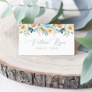 Cartão de lugar floral, cartão de assento de casamento, auto editável, cartão de barraca, cartões de visita DIY, floral azul empoeirado, floral pêssego, caligrafia, modelo