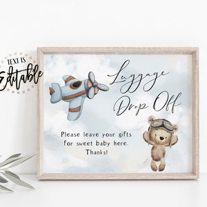 Flugzeug-Teddybär-Geschenke Zeichen, Weinlese-Flugzeug, Gepäckangabe, oben und weg, Geschenke und Karten, Geschenktisch, fliegen hoch, wir können Bären warten