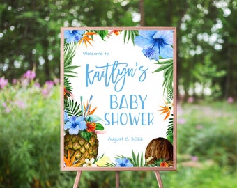 Könnte beinhalten: Ein tropisches Babyparty-Schild mit weißem Hintergrund und blauen und orangen Blumen. Das Schild lautet "Willkommen zur Babyparty von Kaitlyn" und "8. August 2022".