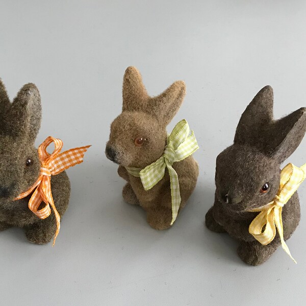 3 Vintage Osterhasen sitzend beflockt Dekoration Hase Osterhäschen Häschen Ostern Frühling Osterdekoration Kitsch