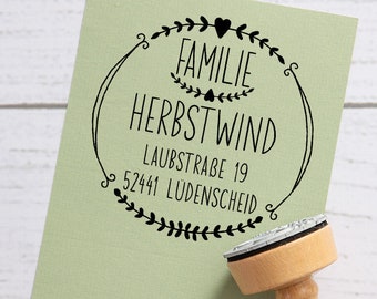 Adressstempel - Familienstempel - Herzkranz - personalisiert - runder Holzstempel - Motiv: 743B