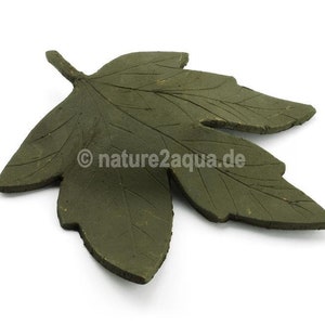 Maple leaf hiding place made of clay