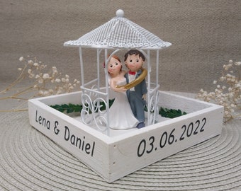 Geschenk zur Hochzeit, Brautpaar im Pavillon, personalisiert mit Namen und Datum, romantisches Hochzeitsgeschenk