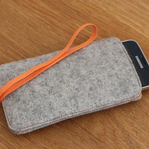 Mobile phone bag made of wool felt with elastic band image 3