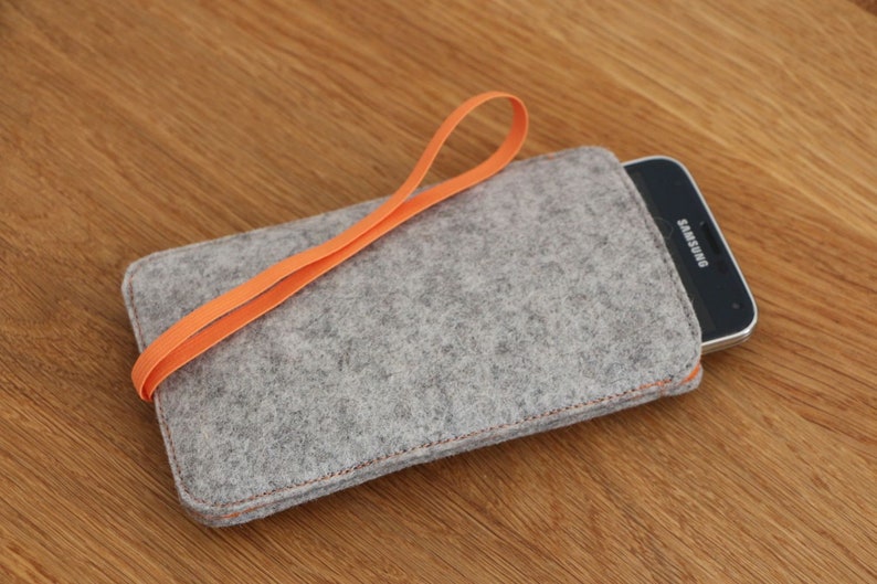 Mobile phone bag made of wool felt with elastic band image 3