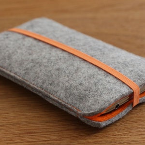 Mobile phone bag made of wool felt with elastic band image 1