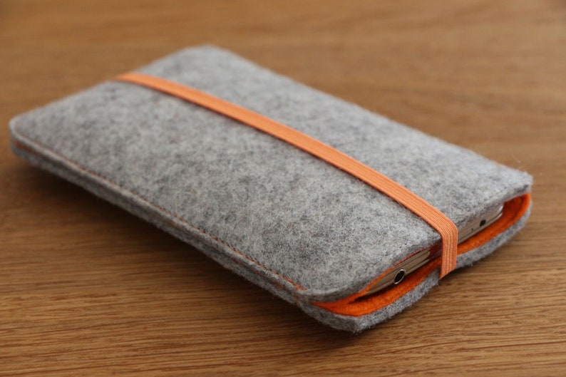 Mobile phone bag made of wool felt with elastic band image 1