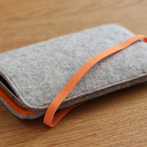 Mobile phone bag made of wool felt with elastic band image 2