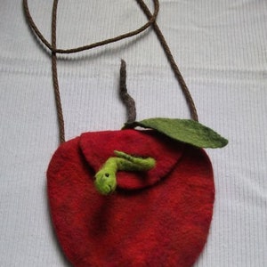 Felted apple bag to hang around your neck image 3