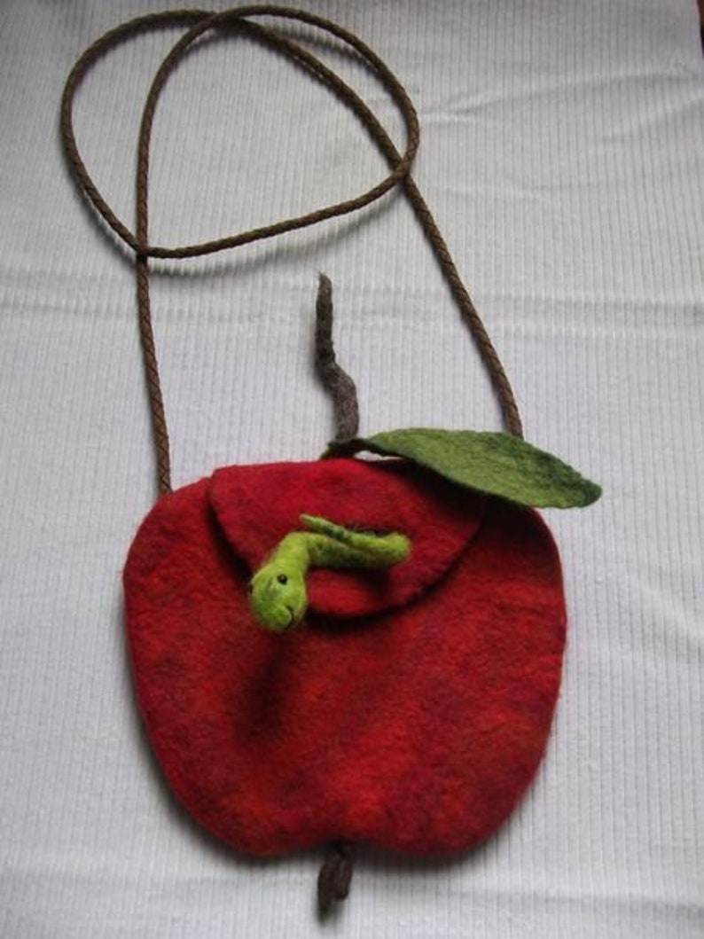 Felted apple bag to hang around your neck image 3