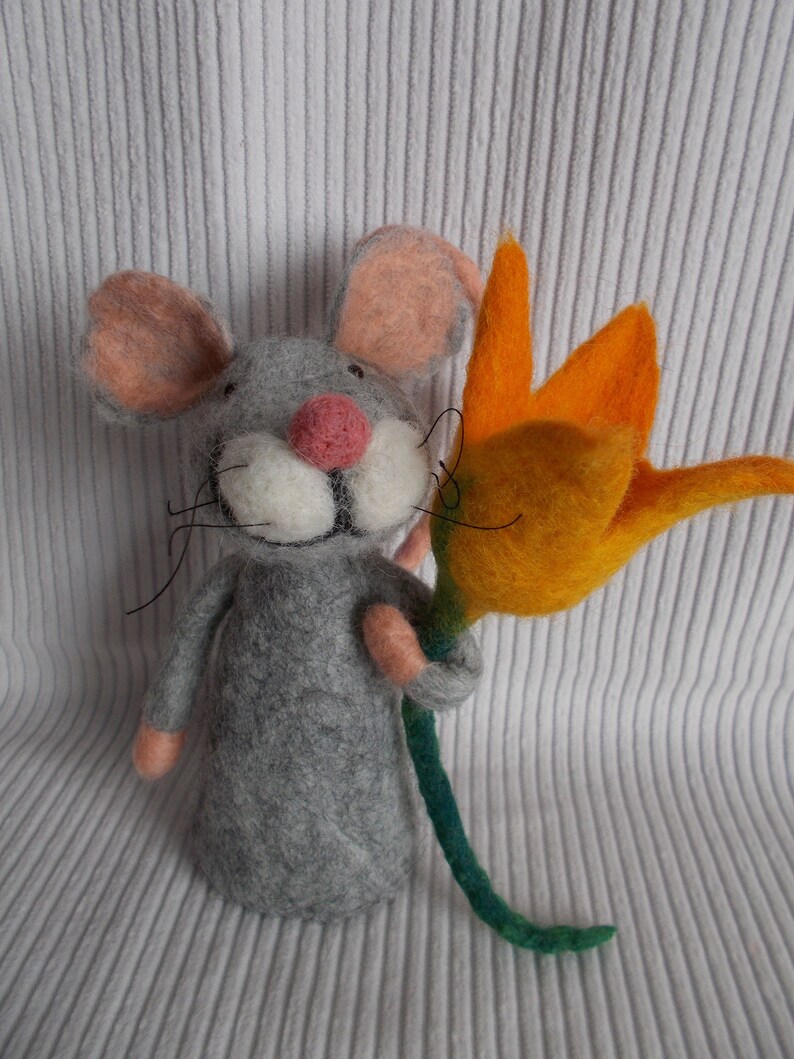 Happy Birthday Maus gratuliert zum Geburtstag Filzmaus mit Blume Bild 5