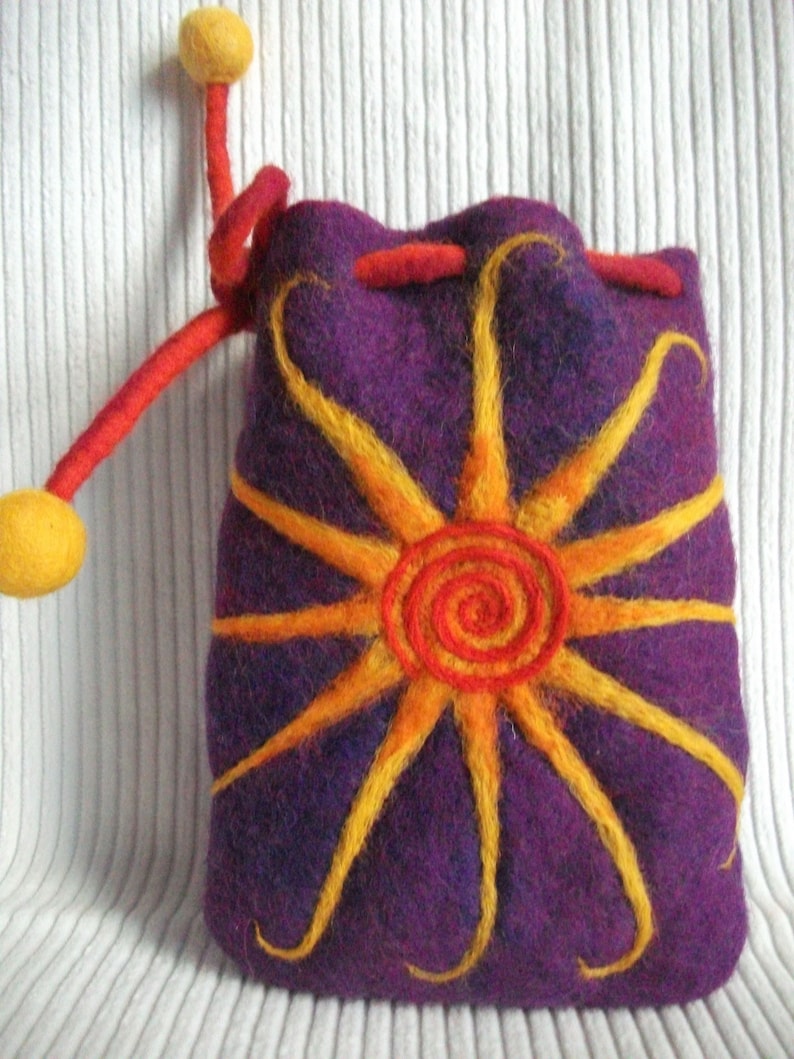 Violet felt bag Sun image 1