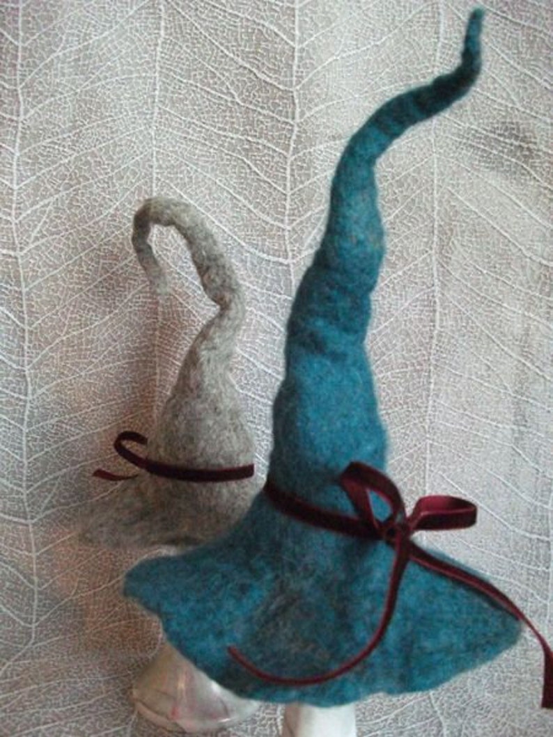 Witch hat egg cosies made of felt & velvet hand-felted Petrol