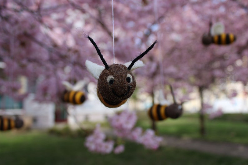 Honigbiene Biene aus Filz zum Aufhängen Dekoration Bild 4