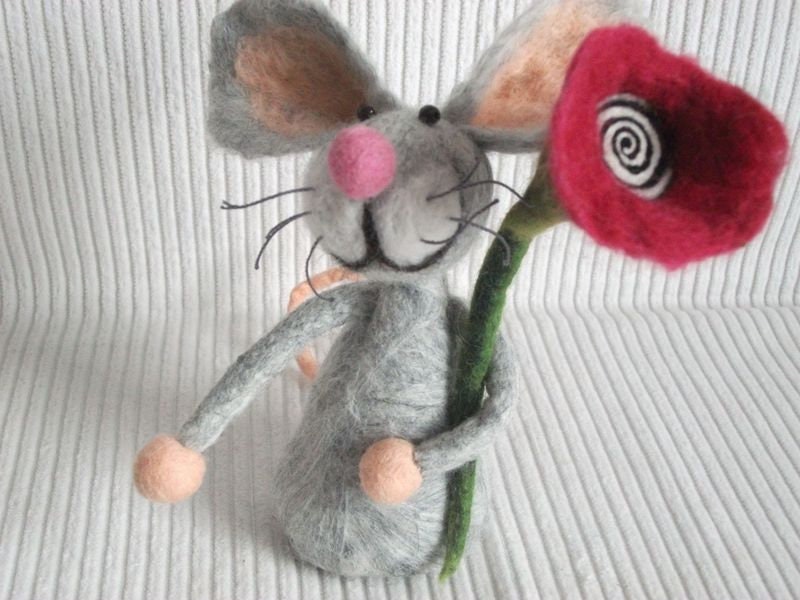Happy Birthday - Happy birthday mouse felt mouse with flower