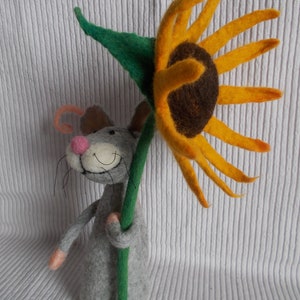 Kleine Maus mit Sonnenblume aus Filz zum Geburtstag Bild 5