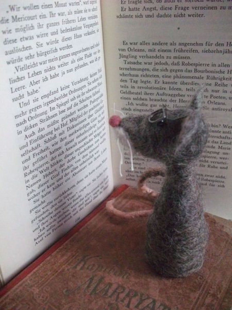 Bookworm, rat made of felt, felt rat, hand-felted, image 1