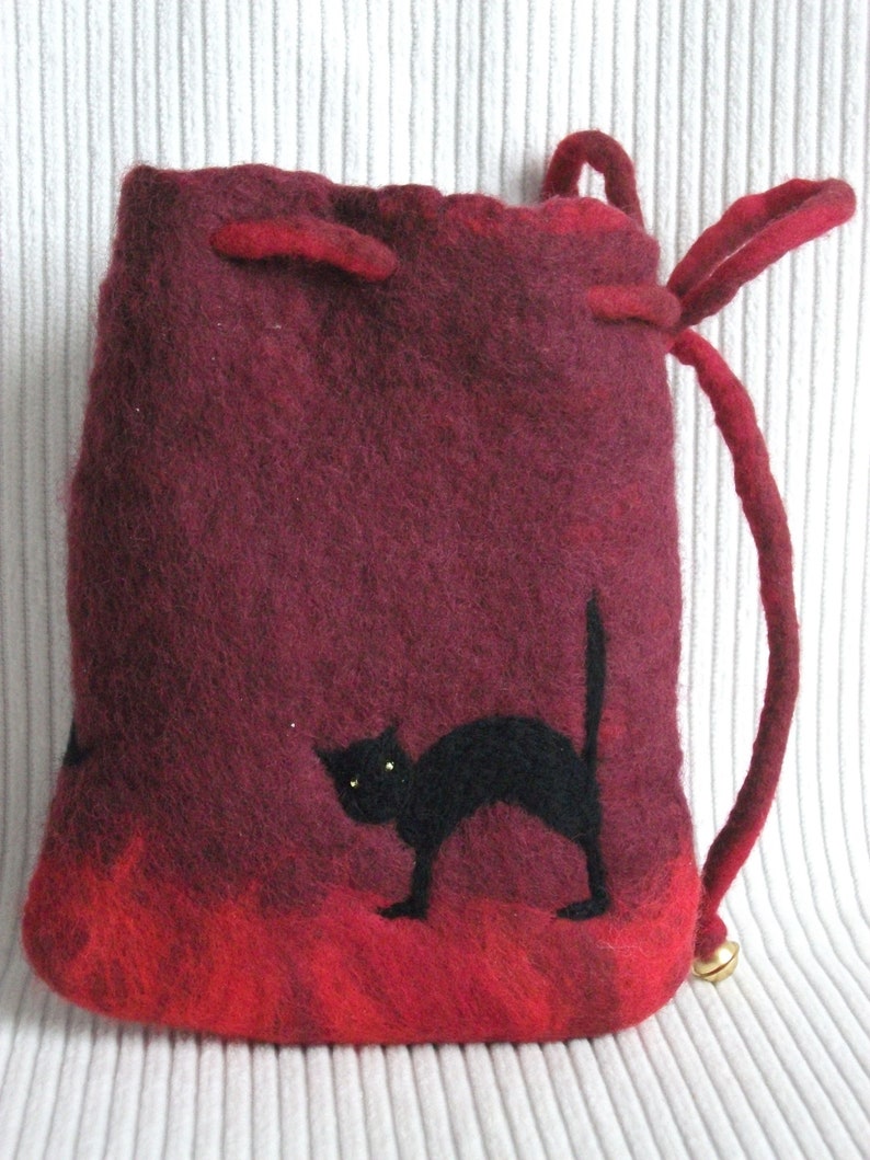 Violet felt bag Witch & Cat HALLOWEEN hand-felted image 2