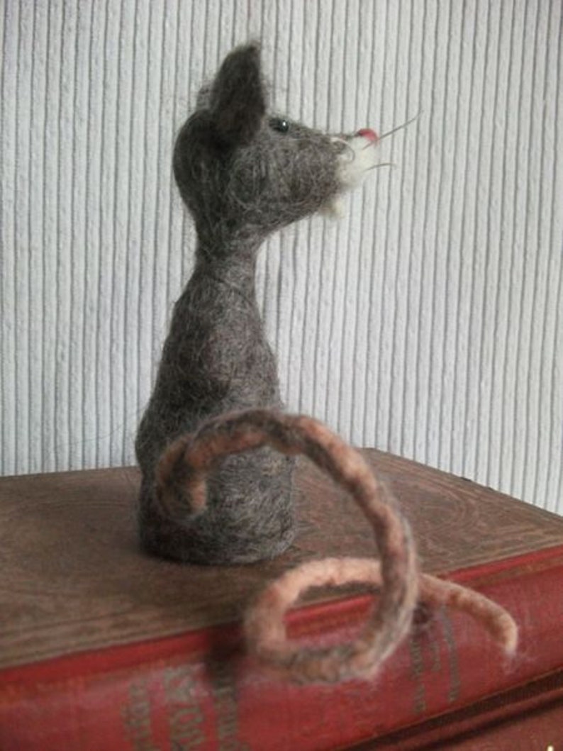 Bookworm, rat made of felt, felt rat, hand-felted, image 3