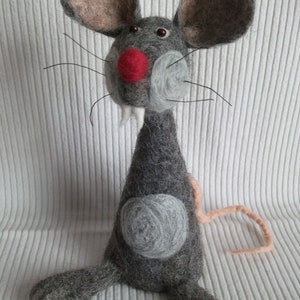 Egg warmer rat made of felt image 2