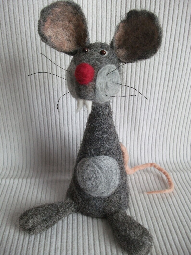 Egg warmer rat made of felt image 2