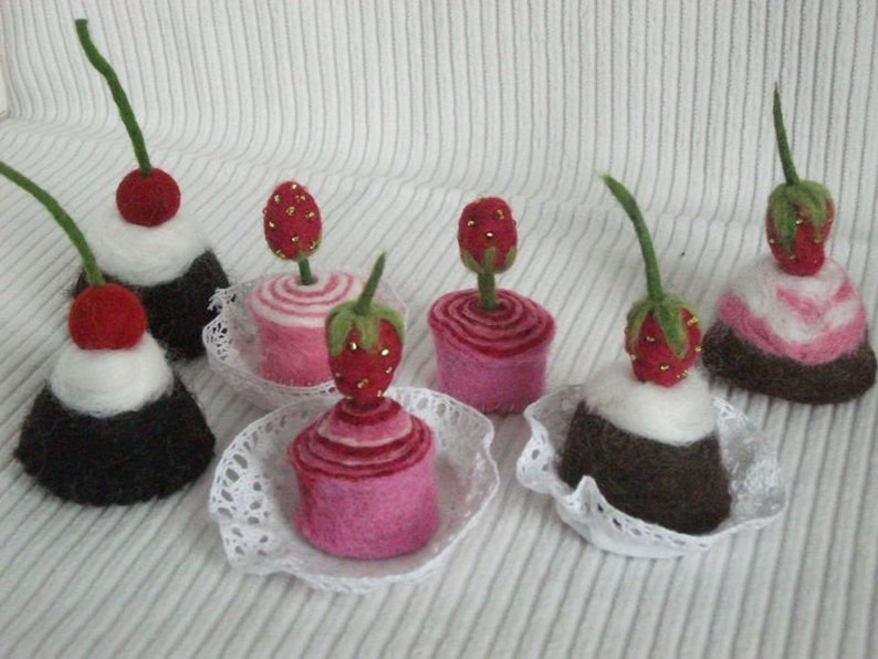 Tarts Cupcakes made of felt hand-felted unique pieces image 3