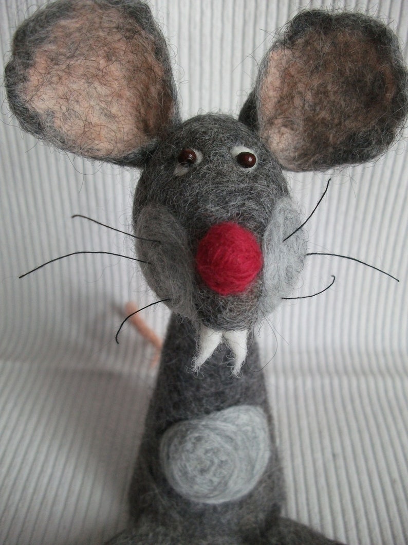 Egg warmer rat made of felt image 3