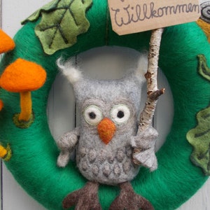 Autumn door wreath made of felt Forest Friends with fox or owl, snail, acorns and mushrooms Eule