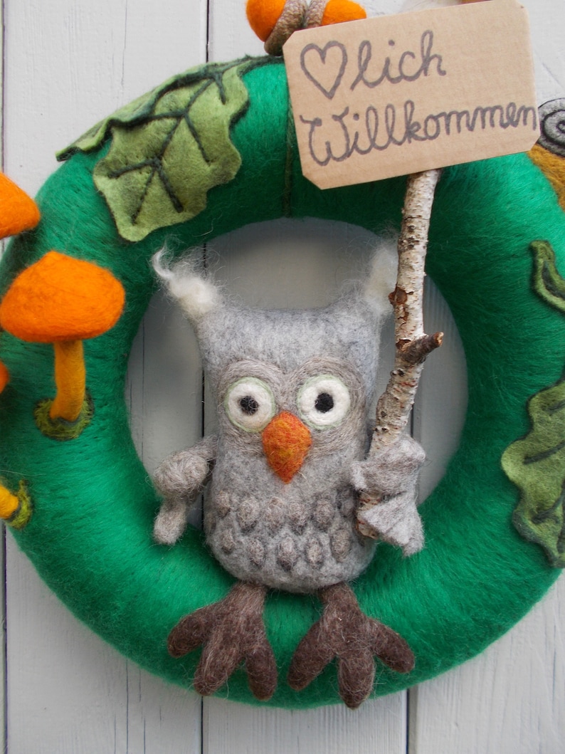 Autumn door wreath made of felt Forest Friends with fox or owl, snail, acorns and mushrooms Eule