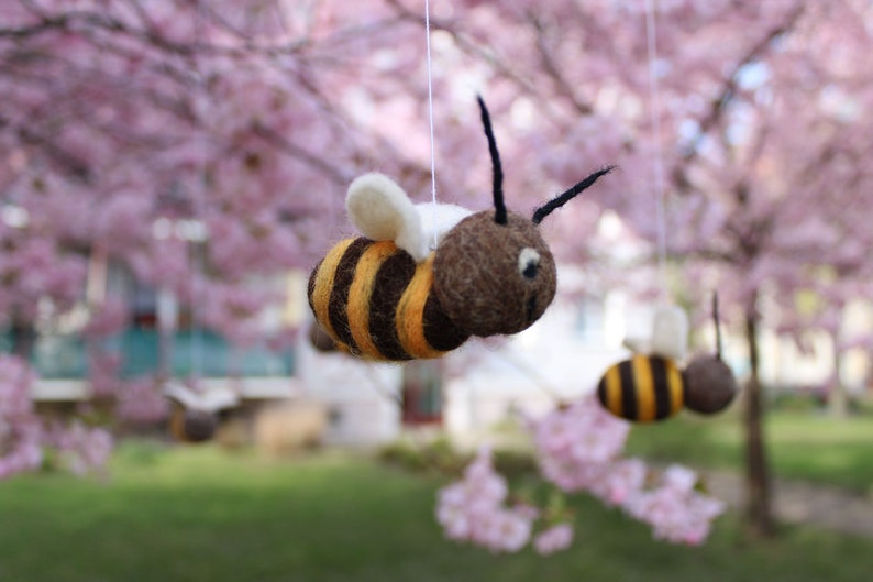 Honigbiene Biene aus Filz zum Aufhängen Dekoration Bild 2