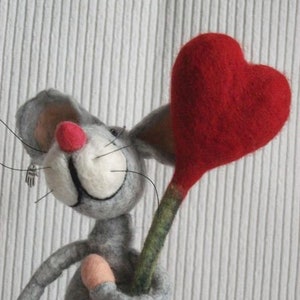 Little mouse with a big heart hand felted felt mouse gift for birthday wedding anniversary Valentine's Day customizable image 2