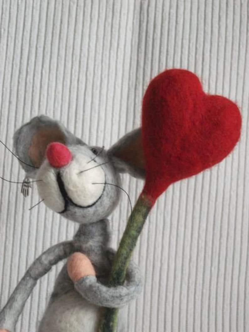 Little mouse with a big heart hand felted felt mouse gift for birthday wedding anniversary Valentine's Day customizable image 2