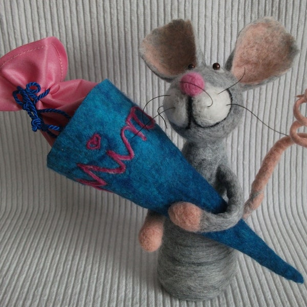 Petite souris vient à l'école Figurine en feutrine avec sac d'école Cadeau pour la rentrée Objet décoratif feutré à la main avec le nom du débutant