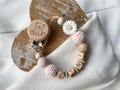 Personalized pacifier chain with daisies | Choice of name and motif clip | Nature design for babies | Baby shower gift product logo