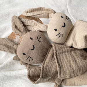 Kuscheltuch "Hasenliebe" | Schmusetuch in verschiedenen Farben | Erstausstattung | Weicher Musselin | Geschenk zur Geburt oder Babyparty