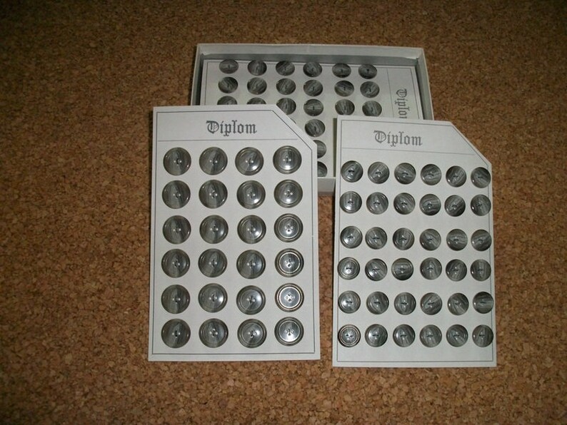 1 package with 132 buttons, standard button diploma... image 1