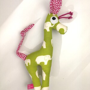 Rassel-Giraffe elefantengrün/beere Bild 1