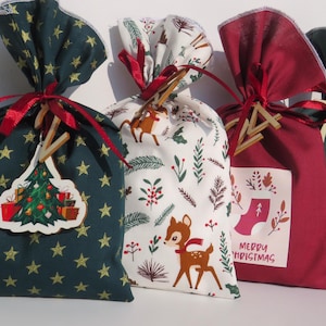 ADVENTSKALENDER zum Befüllen aus Stoff für Kinder mit Reh, 24 Säckchen, Beutel mit Holzzahlen in rot, grün und weiß, nachhaltig