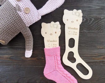 Bloqueurs de chaussettes bébé en bois (paire) Kitty - accessoires de tricot, cadeau pour tricoteuse, forme de chaussette en bois, chaussettes tricotées