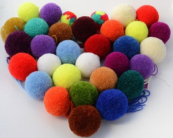 Dekorative Pompons, set von 25 Stück. Kugel-Größe 3,20 Zoll. Wählen Sie eine Farbe aus unserer Farbpalette.