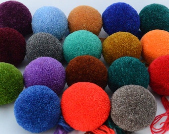 Pompoms 8 cm, set of 10 pieces